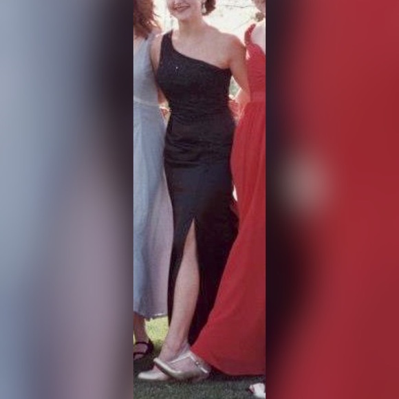 Floor Length Prom / Formal Dress - Picture 2 of 7